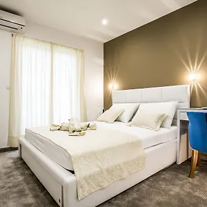 Holiday & Apartment
