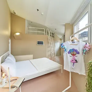 Design One Albergue