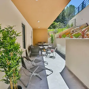 Luxury Urban With Jacuzzi Apartment